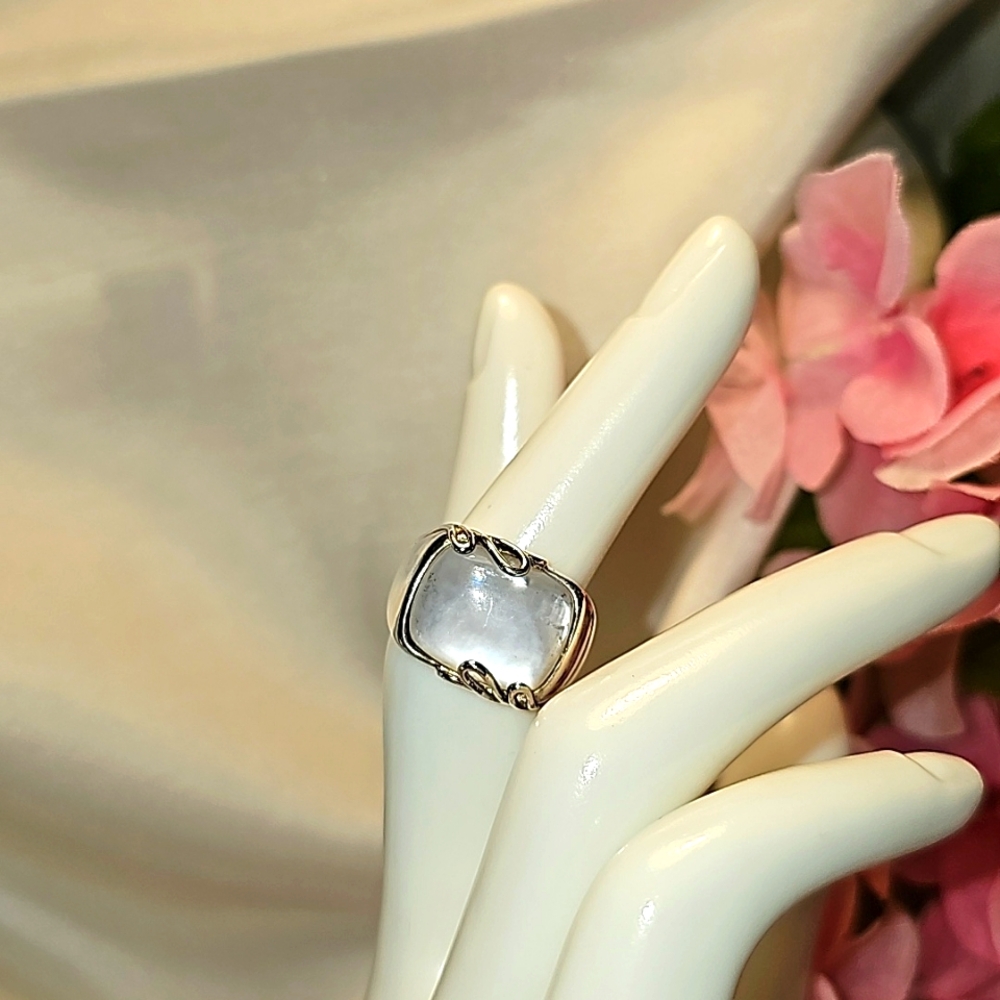 Sterling Silver  GV Mother  of Pearl Ring size 7